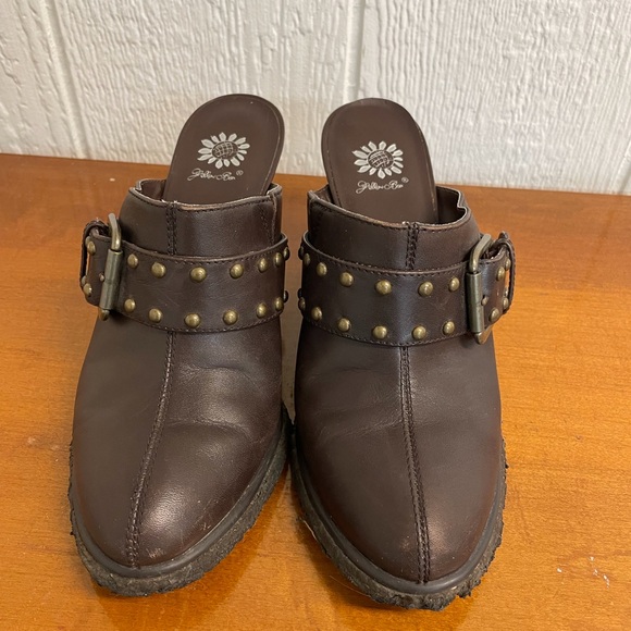 Yellow Box Mules - Picture 1 of 3